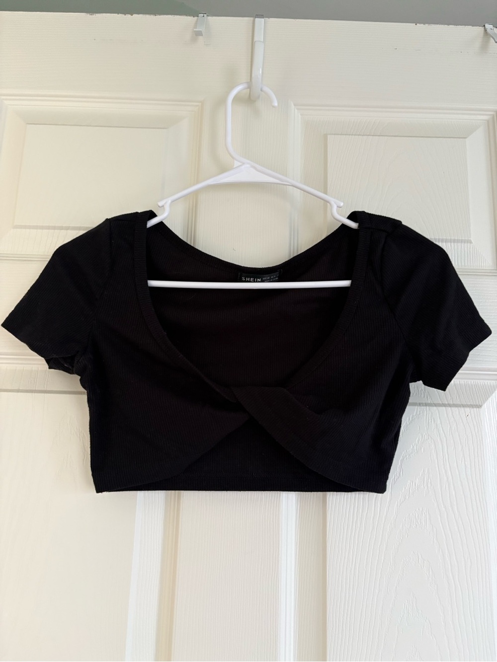 SHEIN Black Twist-Front Ribbed Crop Top